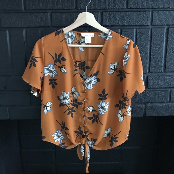 URBAN Romantics Tops - 🌿 Urban Romantics Rust floral crop